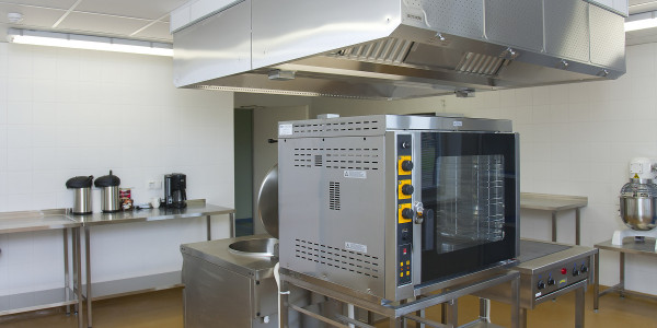 Limpiezas Campanas Extractoras de Cocinas Breda · Cocina de Hospitales