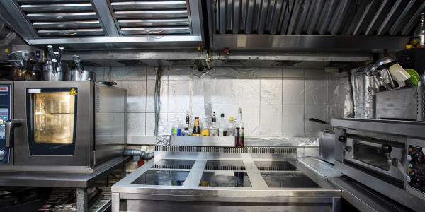 Limpiezas Campanas Extractoras de Cocinas Mont-ras · Cocina de Hoteles