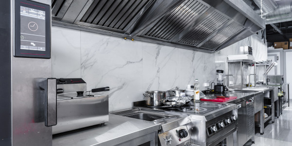 Desengrase Campanas Extractoras de Cocinas Figueres · Cocina de Cafeterías